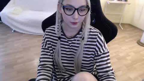 Snapshot of fromsun_forsoul chatting on 02.27.25 Lilith online show from 02.27.25