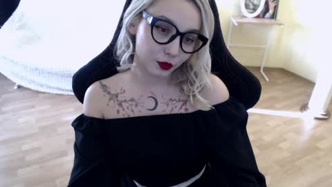 Snapshot of fromsun_forsoul chatting on 02.28.25 Lilith online show from 02.28.25