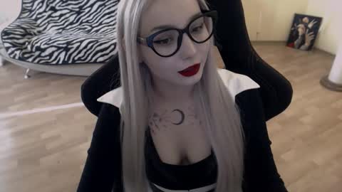 Snapshot of fromsun_forsoul chatting on 09.10.25 Lilith online show from 09.10.25