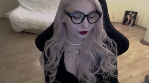 Snapshot of fromsun_forsoul chatting on 10.01.25 Lilith online show from 10.01.25