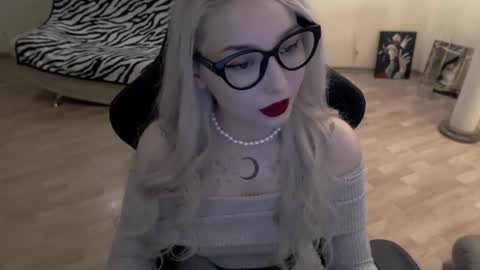 Snapshot of fromsun_forsoul chatting on 10.12.25 Lilith online show from 10.12.25