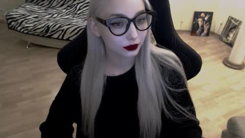 Snapshot of fromsun_forsoul chatting on 10.14.25 Lilith online show from 10.14.25