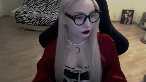 Snapshot of fromsun_forsoul chatting on 10.28.25 Lilith online show from 10.28.25