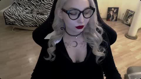 Snapshot of fromsun_forsoul chatting on 11.17.25 Lilith online show from 11.17.25