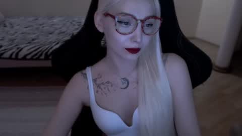 Snapshot of fromsun_forsoul chatting on 06.10.26 Lilith online show from 06.10.26