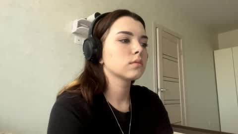 Snapshot of frosted_bloom chatting on 09.09.25 Emily online show from 09.09.25