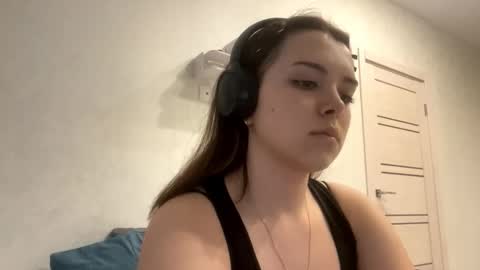 Snapshot of frosted_bloom chatting on 09.10.25 Emily online show from 09.10.25