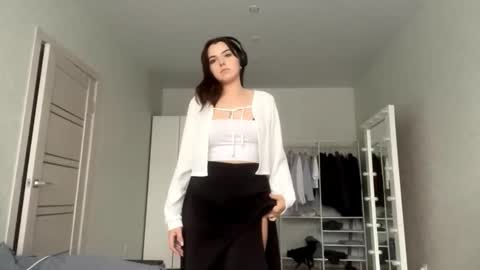 Snapshot of frosted_bloom chatting on 09.18.25 Emily online show from 09.18.25