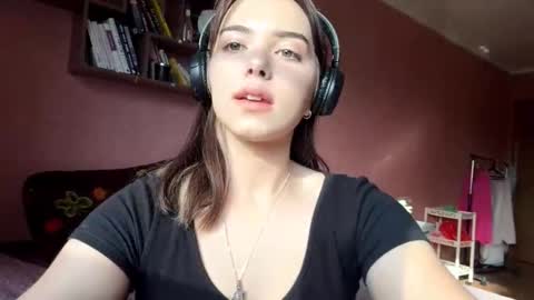 Snapshot of frosted_bloom chatting on 10.11.25 Emily online show from 10.11.25