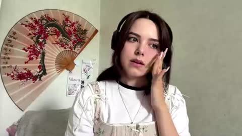 Snapshot of frosted_bloom chatting on 07.02.26 Emily online show from 07.02.26