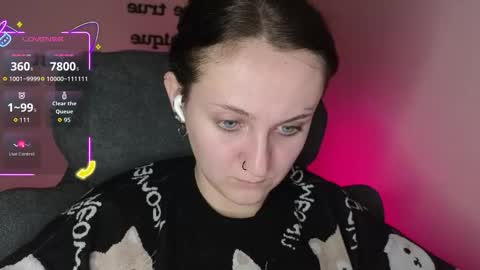 Snapshot of frosty_blueberries4 chatting on 10.31.25 ANA online show from 10.31.25