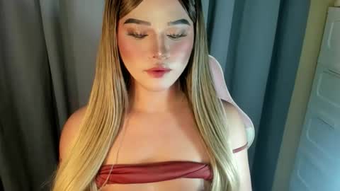 Snapshot of fuckdoll_rain chatting on 04.29.26 R A I N M O R A L E S G M A I L . C O M online show from 04.29.26