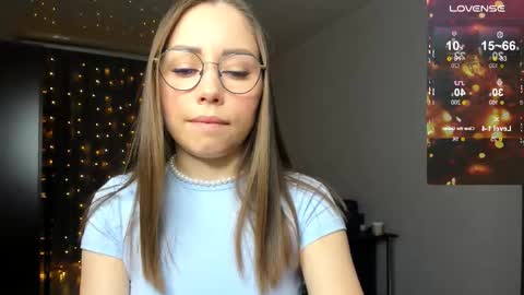 Snapshot of fun__nd__bun chatting on 10.04.25 fun__nd__bun online show from 10.04.25