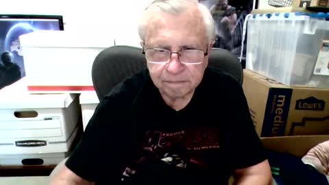 Snapshot of funclemike chatting on 06.25.26 funclemike online show from 06.25.26