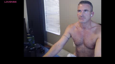 Snapshot of funfitmalelv2 chatting on 09.10.25 funfitmalelv2 online show from 09.10.25