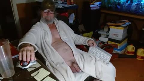 Snapshot of funmike2000 chatting on 12.22.24 mike online show from 12.22.24