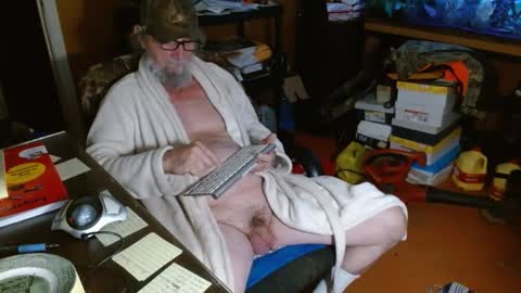 Snapshot of funmike2000 chatting on 01.01.25 mike online show from 01.01.25