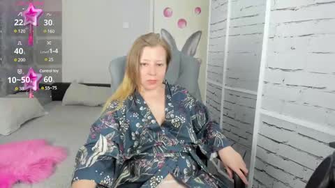 Snapshot of funny_bunny4 chatting on 02.20.25 funny_bunny4 online show from 02.20.25