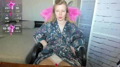 Snapshot of funny_bunny4 chatting on 02.23.25 funny_bunny4 online show from 02.23.25