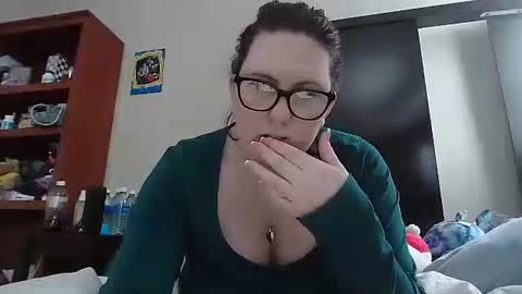 Snapshot of fuzzypeaches87 chatting on 01.16.26 fuzzypeaches87 online show from 01.16.26