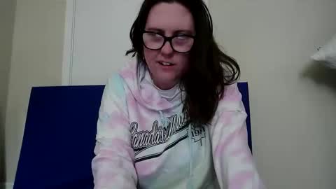 fuzzypeaches87 online show from 05.16.26