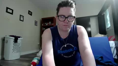 fuzzypeaches87 online show from 05.23.26