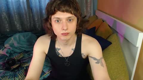 Snapshot of g1vememoney chatting on 10.13.25 Ian online show from 10.13.25