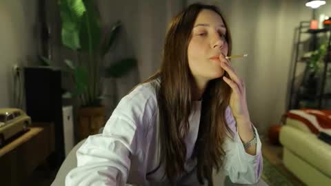 Snapshot of g_ia chatting on 10.28.25 G online show from 10.28.25