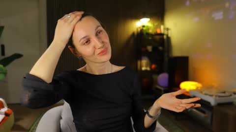 Snapshot of g_ia chatting on 11.12.25 G online show from 11.12.25