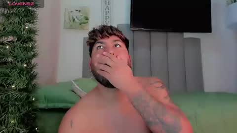 Snapshot of gabbo__ chatting on 12.30.24 GABO online show from 12.30.24