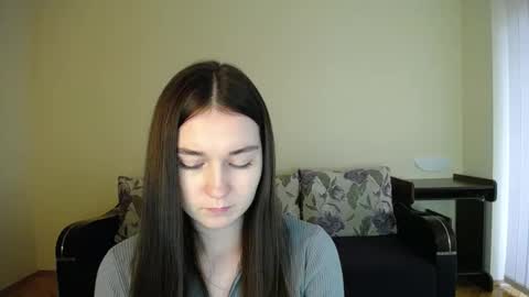 Snapshot of gabby_di chatting on 12.10.24 Jaklin online show from 12.10.24
