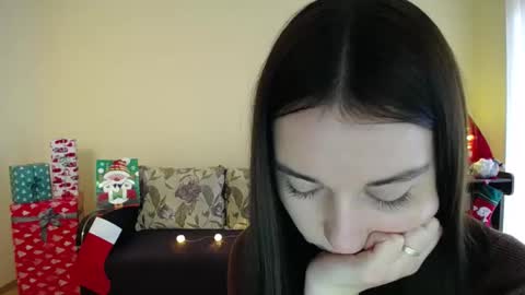 Snapshot of gabby_di chatting on 12.17.24 Jaklin online show from 12.17.24