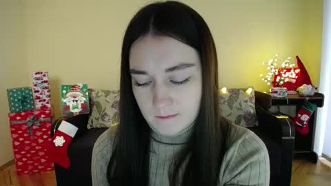 Snapshot of gabby_di chatting on 12.20.24 Jaklin online show from 12.20.24