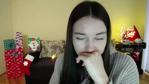 Snapshot of gabby_di chatting on 12.23.24 Jaklin online show from 12.23.24