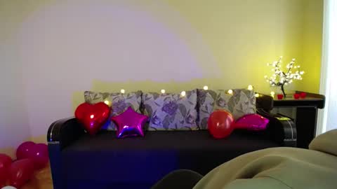 Snapshot of gabby_di chatting on 02.12.25 Jaklin online show from 02.12.25