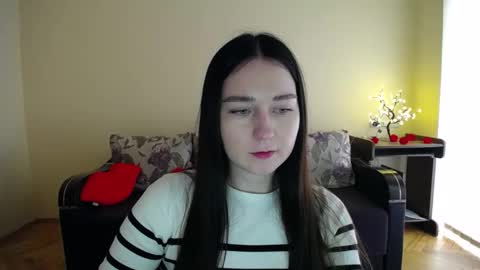 Snapshot of gabby_di chatting on 04.28.26 Jaklin online show from 04.28.26