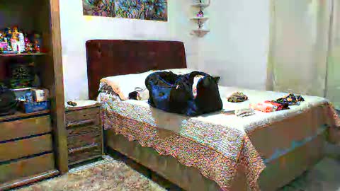 Snapshot of gabibrasil chatting on 09.15.25 gaby layla online show from 09.15.25