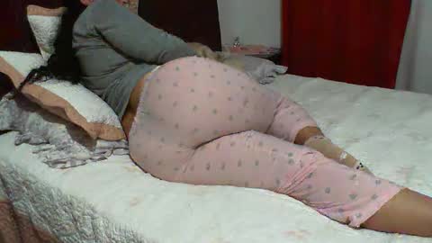 Snapshot of gabibrasil chatting on 09.18.25 gaby layla online show from 09.18.25
