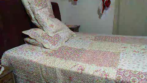 gaby  layla online show from 12.18.25