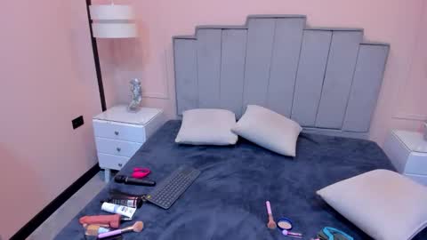 Snapshot of gabriela_lux chatting on 10.01.25 online show from 10.01.25