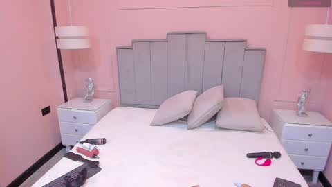 Snapshot of gabriela_lux chatting on 10.04.25 online show from 10.04.25