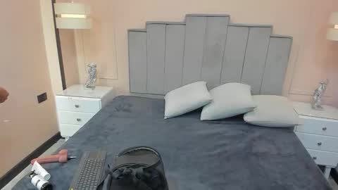 Snapshot of gabriela_lux chatting on 10.25.25 online show from 10.25.25