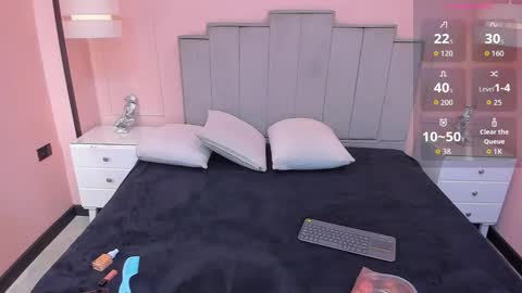 Snapshot of gabriela_lux chatting on 10.31.25 online show from 10.31.25