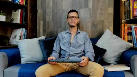 Snapshot of gabrieldraven chatting on 09.25.25 gabrieldraven online show from 09.25.25