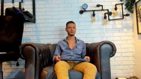 Snapshot of gabrieldraven chatting on 09.30.25 gabrieldraven online show from 09.30.25