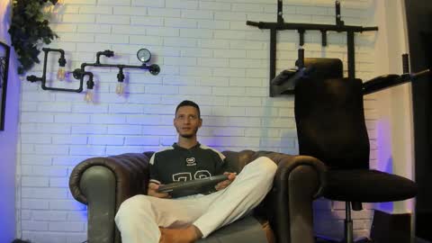 Snapshot of gabrieldraven chatting on 10.04.25 gabrieldraven online show from 10.04.25