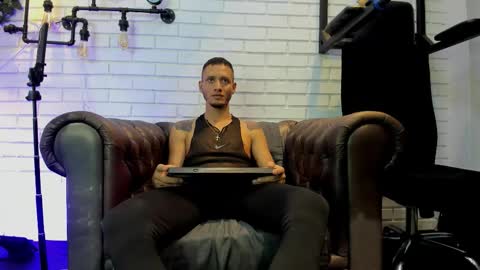 Snapshot of gabrieldraven chatting on 10.22.25 gabrieldraven online show from 10.22.25