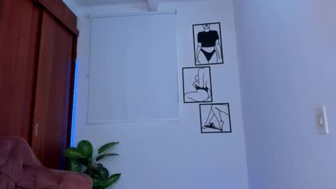 Snapshot of gaby_girl chatting on 11.12.25 online show from 11.12.25