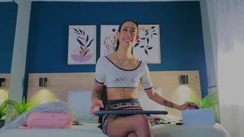 Snapshot of gabypetit chatting on 10.06.25 Gaby online show from 10.06.25