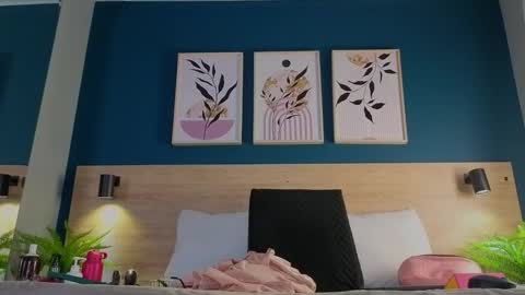 Snapshot of gabypetit chatting on 10.29.25 Gaby online show from 10.29.25